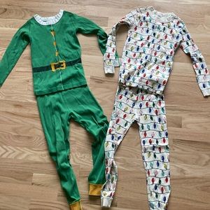 TWO sets of Hanna Andersson holiday pajamas- 120cm US 6-7